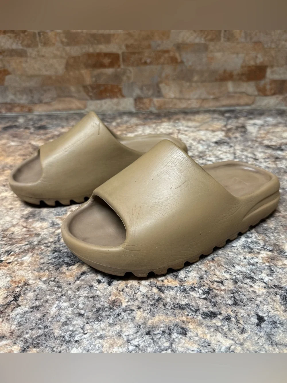 Adidas Yeezy Slide Size 4 Earth Brown